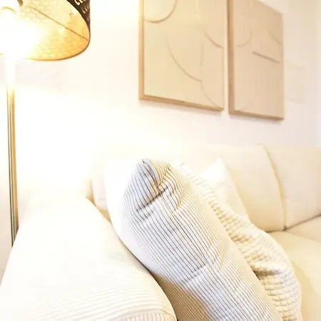 公寓 Cosy New In Calm Area Near
