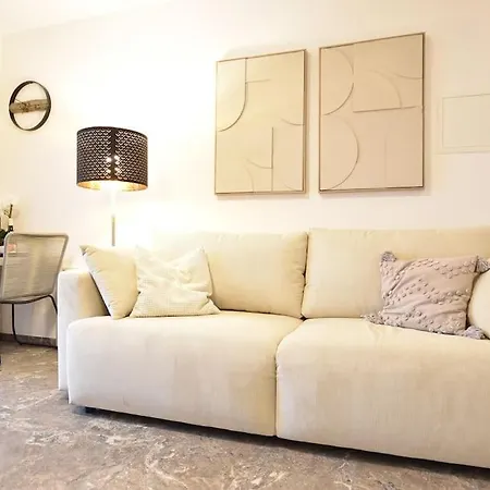 شقة Cosy New In Calm Area Near *