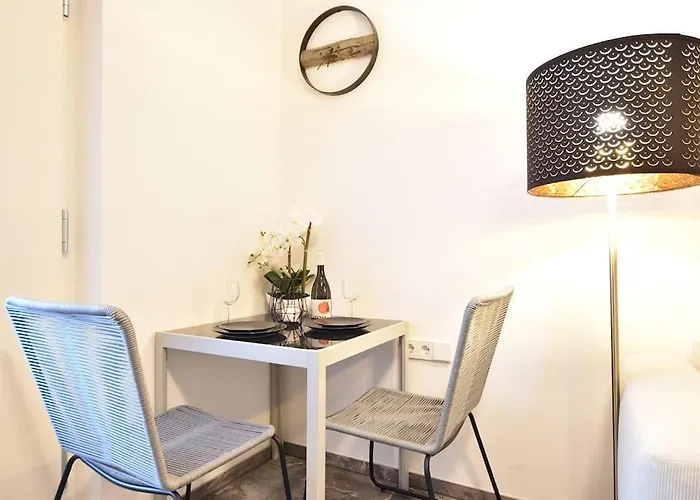 Cosy New In Calm Area Near شقة *